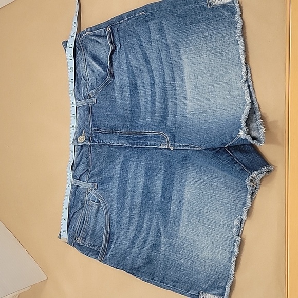 Time and Tru, Size 18 High Rise Denim Cutoff Shorts, Excellent Condition - Picture 3 of 8
